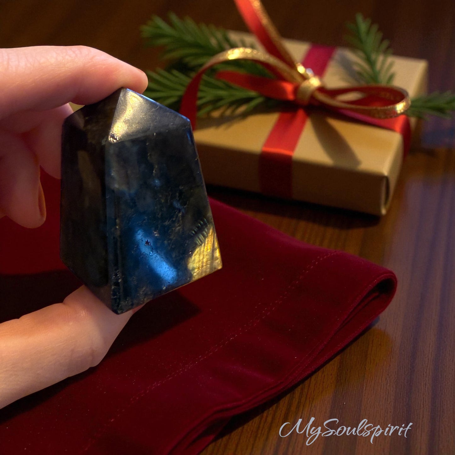 LABRADORIT mini-Obelisk 5,1 cm / 106 Gramm