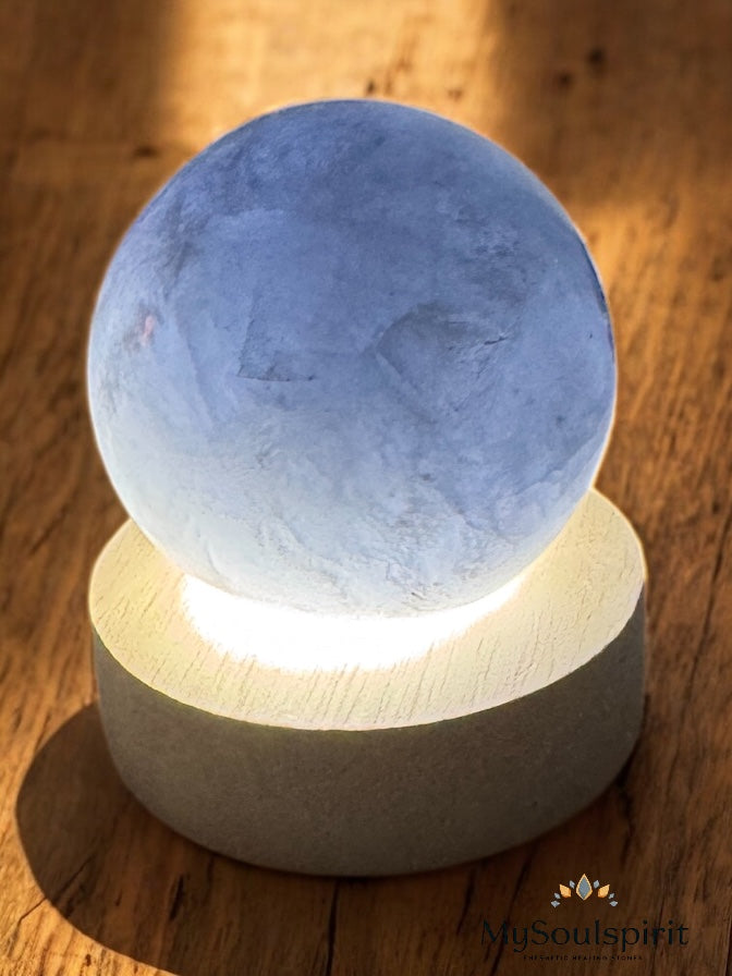 LED-Leucht-Ring aus Holz mit USB-Stecker als Heilstein-Ständer mit Beleuchtung