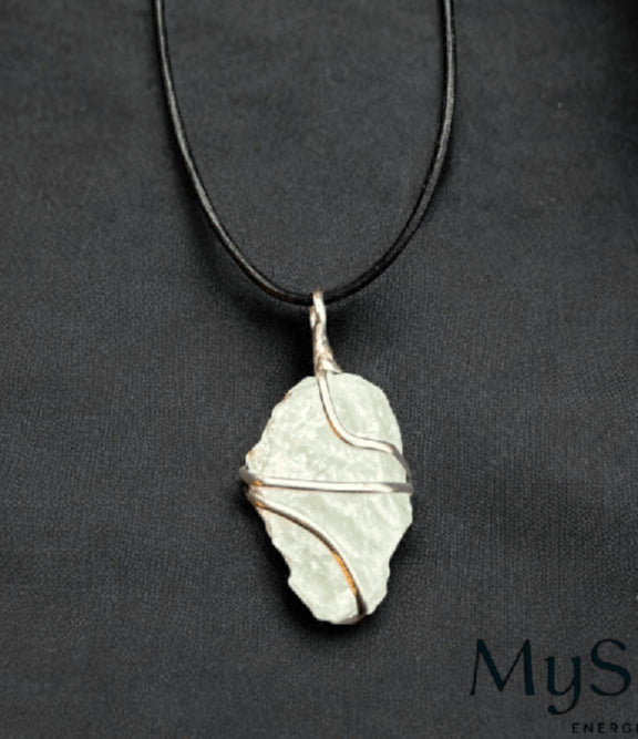 Amazonit Rohstein gewickelt