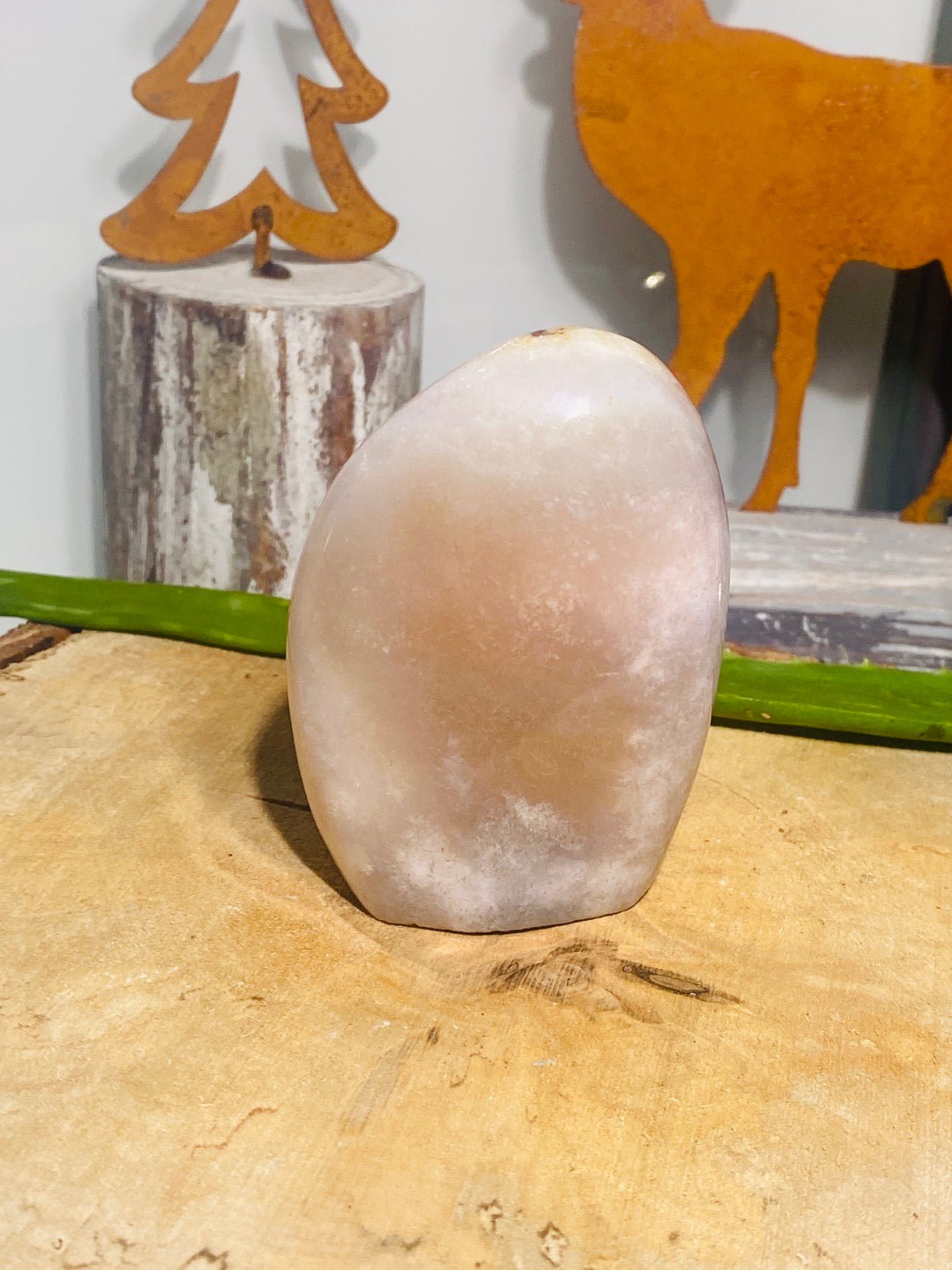 Kirschblüten Chalcedon freie Form 7,8 cm / 295 Gramm - Heilstein