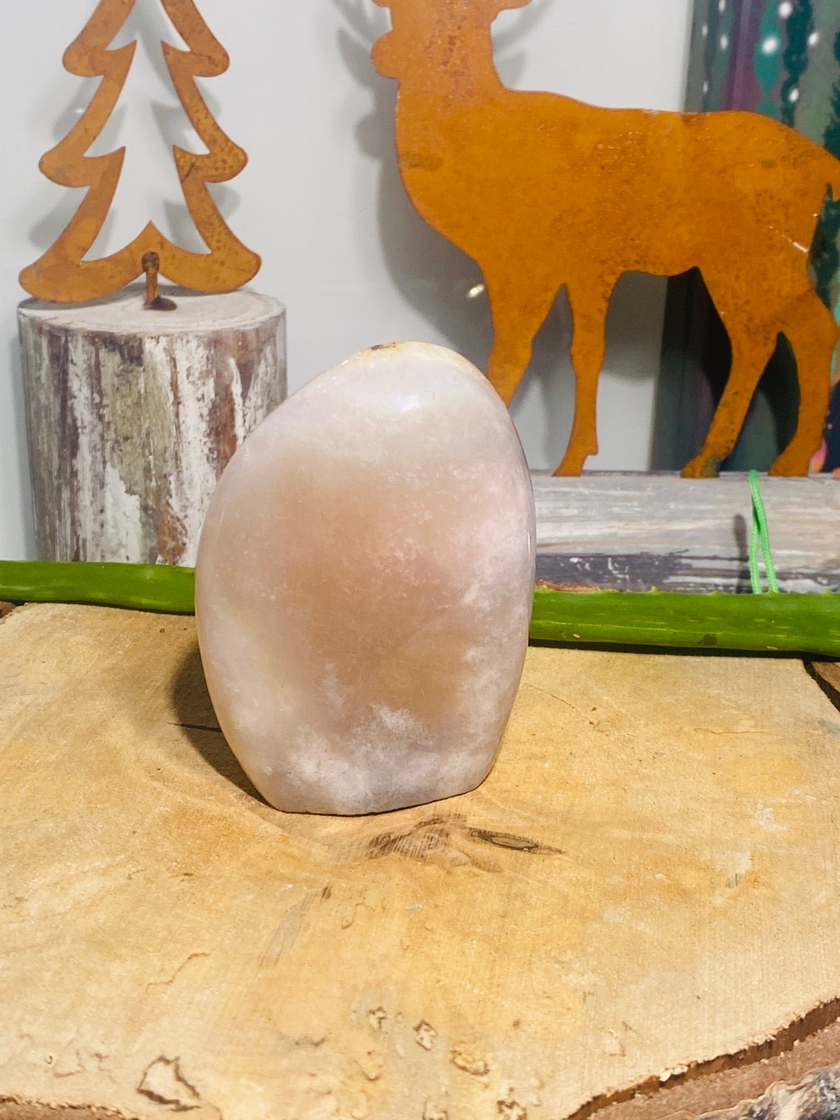 Kirschblüten Chalcedon freie Form 7,8 cm / 295 Gramm - Heilstein