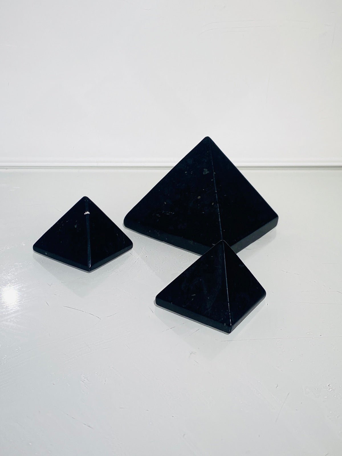 Schungit Pyramide 3 - 5 cm -
