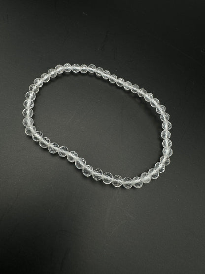 Bergkristall Armband mit 4 mm facettierten mini-Perlen