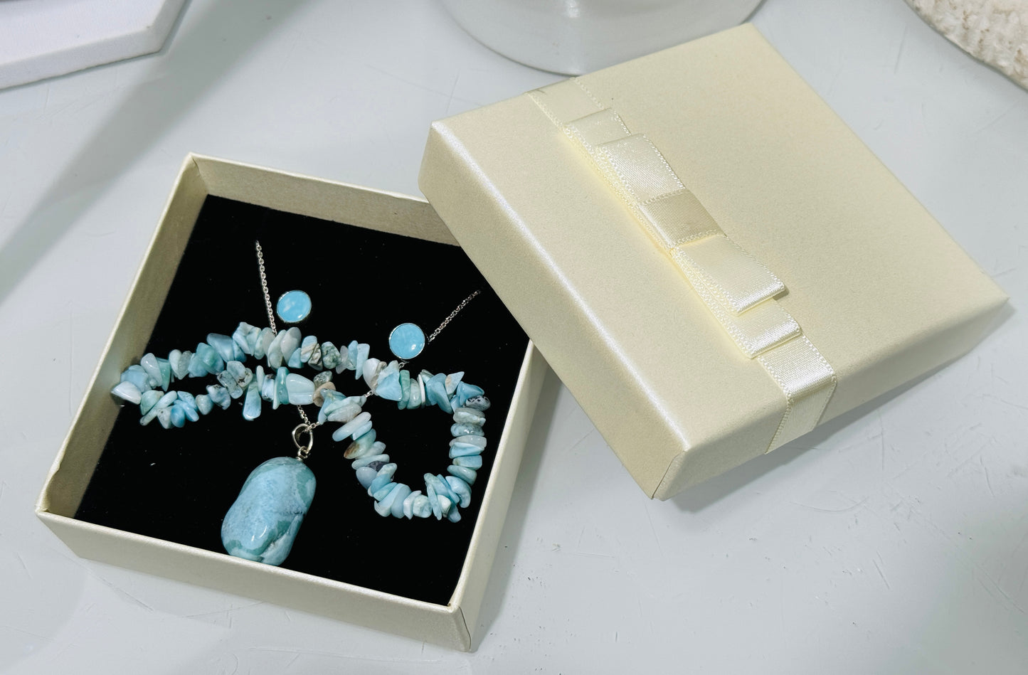 LARIMAR -Set mit Splitter-Armband, Kettenanhänger und Ohrringe