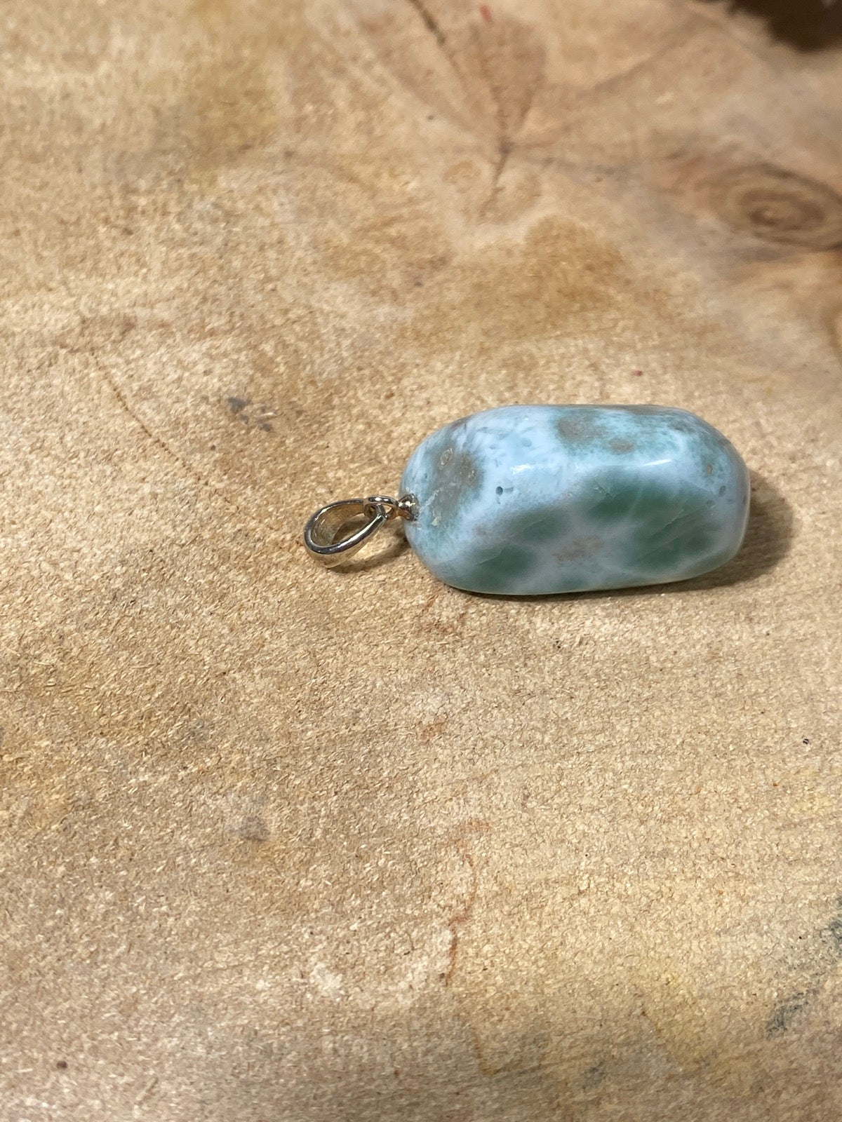 Larimar Kettenanhänger mit 925er Silberschlaufe (Unikat)